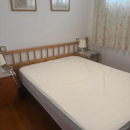 Gloria Crespo Poblat Tipic - Canal Empuriabrava