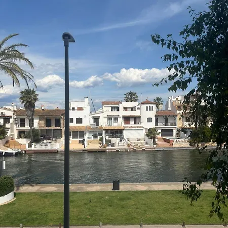 Gloria Crespo Poblat Tipic - Canal Empuriabrava