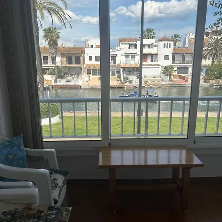 Gloria Crespo Poblat Tipic - Canal Apartment